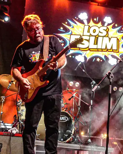 Guitarrista de Los Eslim